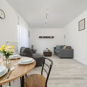 Apartament Bialowieska Z Aneksem Kuchennym I Balkonem By Renters Polska